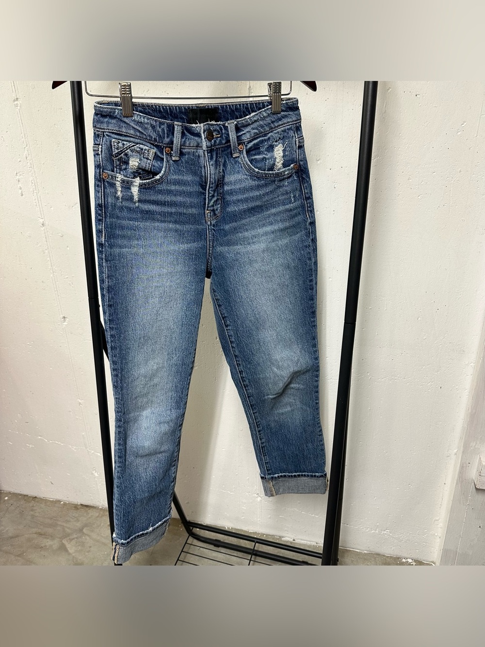 Buckle Blue Distressed Ankle Cropped Jeans 🛶